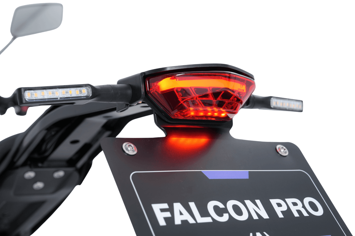 Bakljuset på 79BIKE Falcon Pro RL med tänd belysning