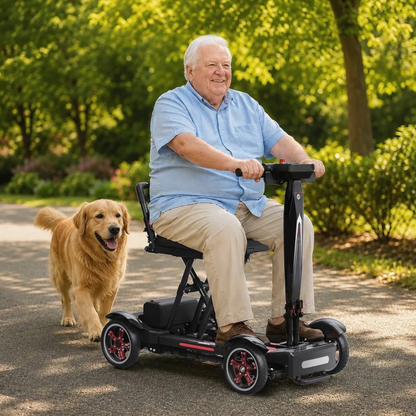 Äldre man sitter på EASWE M20 permobil med en hund