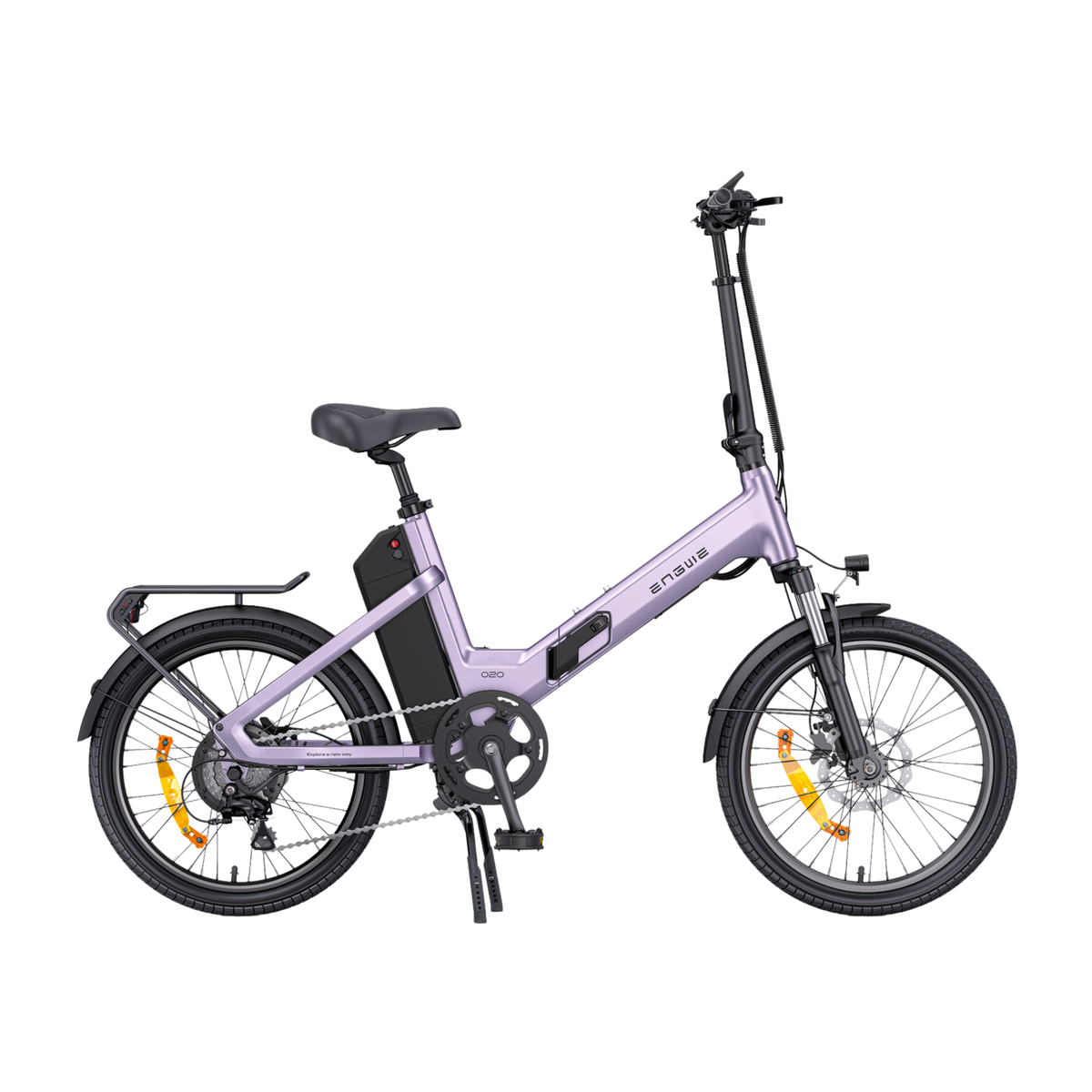 ENGWE O20 Boost elcykel i lila, sedd från sidan, med svart sadel, batteri i ramen, pakethållare och skärmar