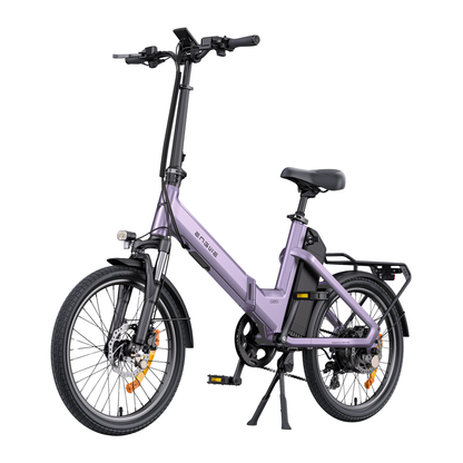 ENGWE O20 Boost elcykel i lila, hel cykel sedd snett framifrån med pakethållare och sidstöd