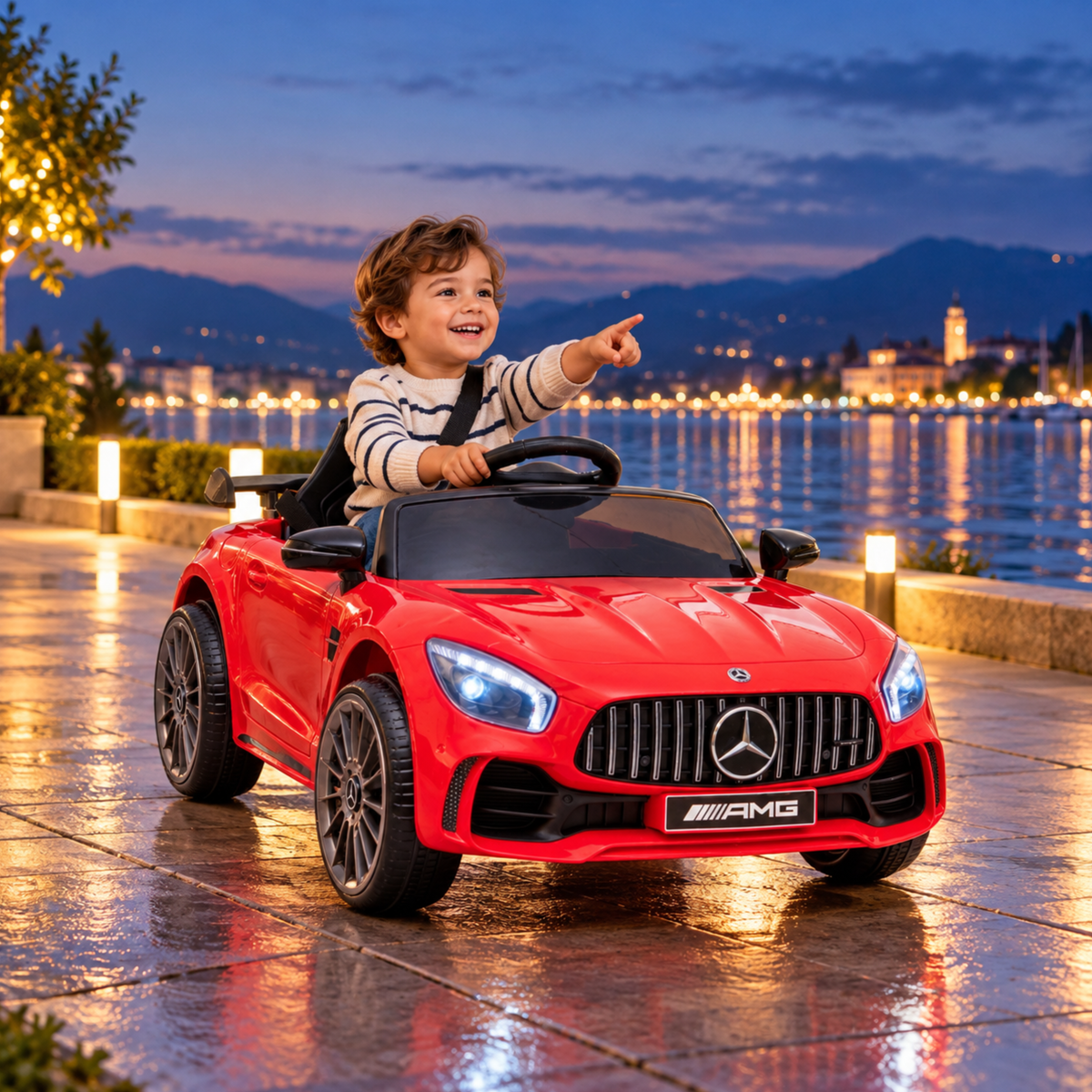 Barn kör Mercedes AMG GT elbil för barn vid havet