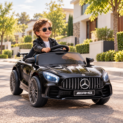 Barn kör Mercedes AMG GT elbil för barn