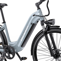 OneSport OT05 Max närbild på grå ram med lågt insteg, batteri, kedjekrans och pedal