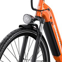 Närbild på OneSport OT05 Max med orange ram, batteri på ramen, framlykta och främre stänkskärm