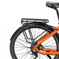 OneSport OT05 Max bakifrån i närbild med svart pakethållare, stänkskärm och orange ram