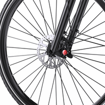 OneSport OT05 Max, närbild på framhjul med bromsskiva, bromsok och svart framgaffel