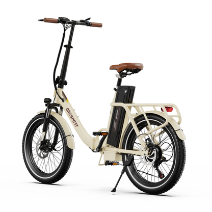 OneSport OT16 Pro elcykel sedd snett bakifrån med batteri, pakethållare med röd baklykta och sidostöd