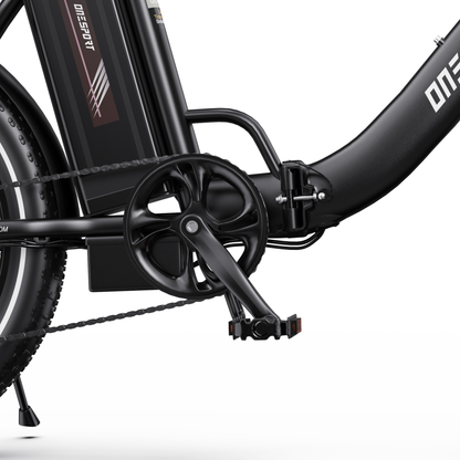 OneSport OT16 Pro närbild på vevparti, pedal, batteri och ramled i svart