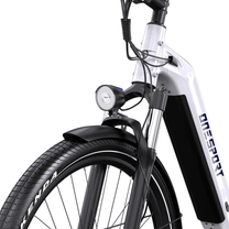 OneSport WT05 närbild på framlykta, stänkskärm, fjädergaffel och vit ram med batteridel