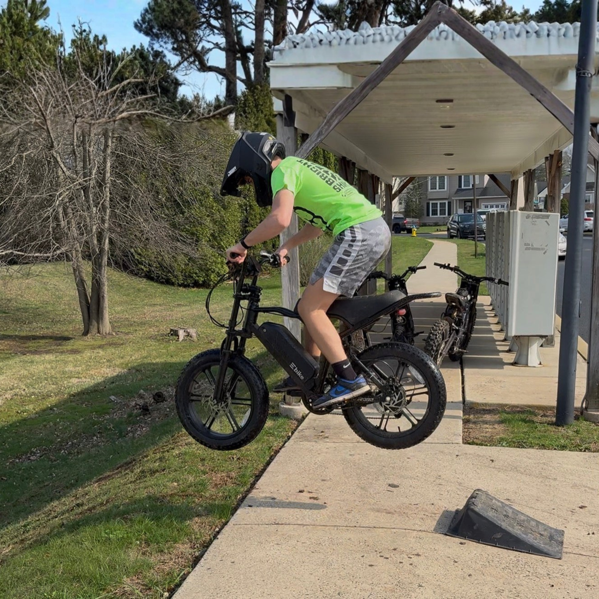 TST R002 Plus - Electric bike - Wheelyshop