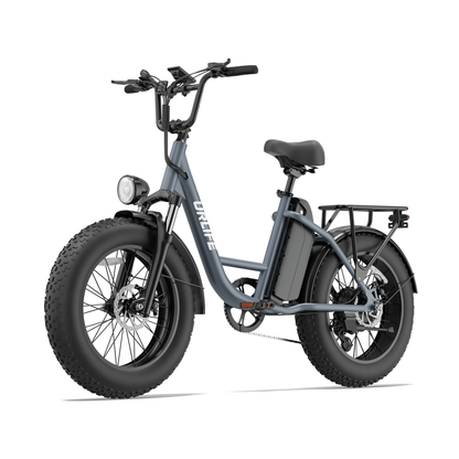 URLIFE E20 Pro, grå elcykel med tjocka däck och pakethållare, sedd snett framifrån