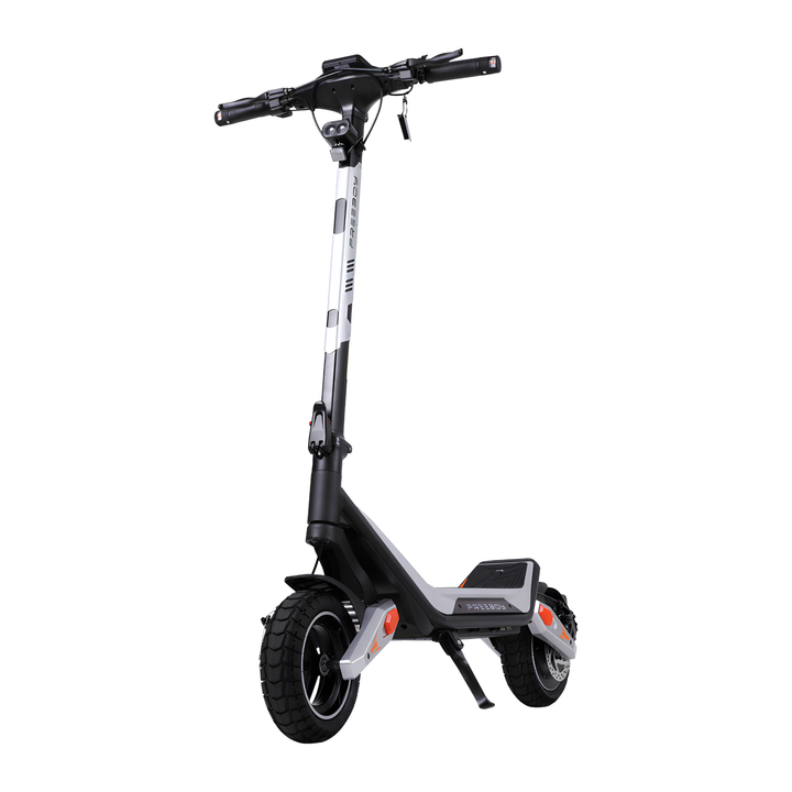 Wheely - J18 elscooter sedd snett framifrån med styre, stång, framhjul och fotbräda