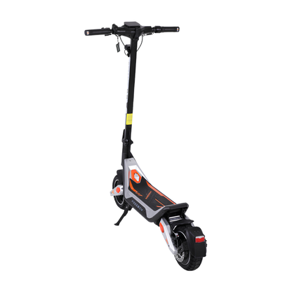 Wheely - J18 elscooter sedd snett bakifrån med fotbräda, bakskärm och baklykta