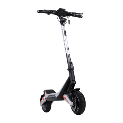 Wheely - J18 elsparkcykel sedd snett framifrån med styre, strålkastare och framhjul