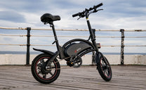 DYU D3S hopfällbar elcykel sedd från sidan vid havet