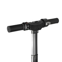 Styre på Titan Pro Edition elektrisk åkbar resväska