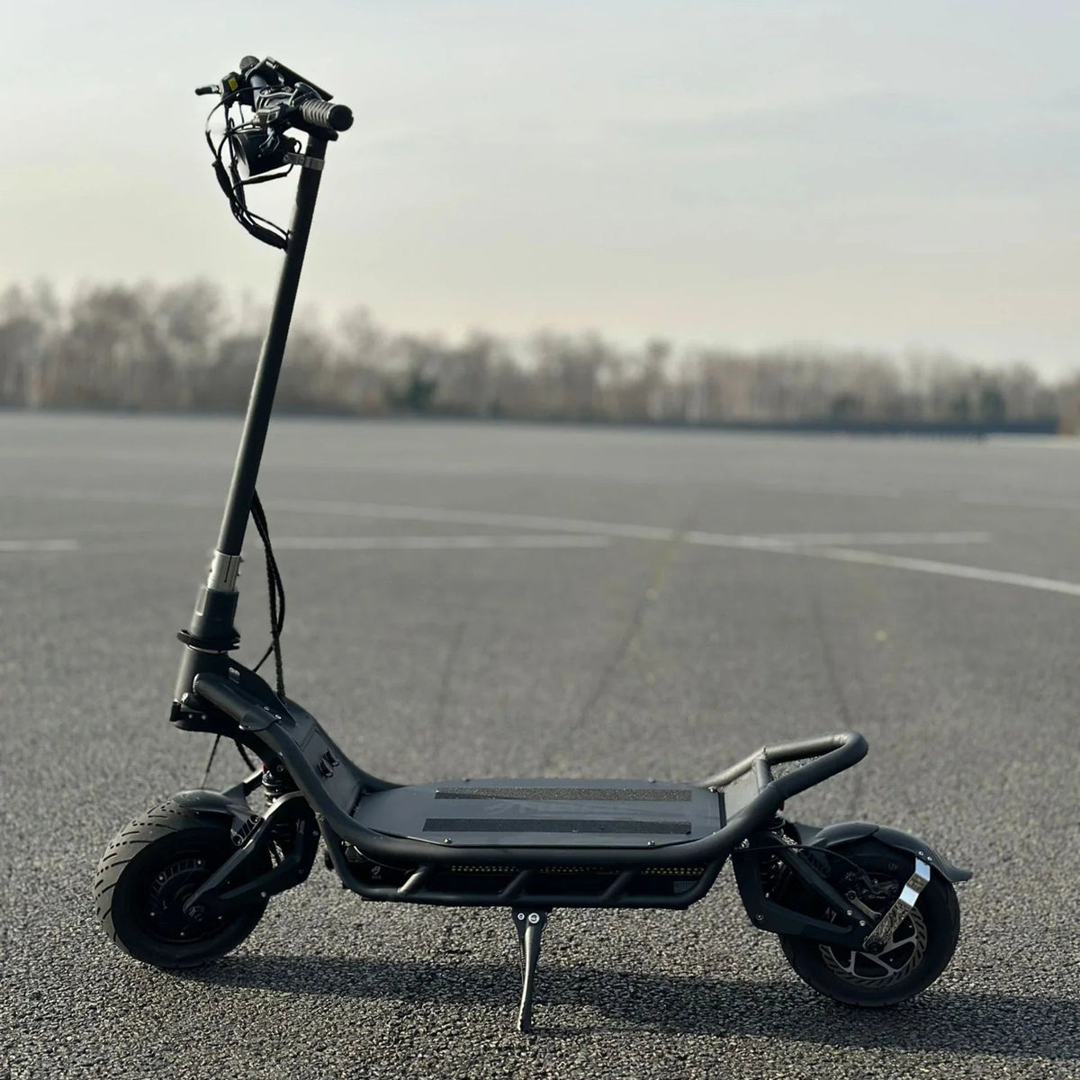 NAMI BURN-E 3 MAX elsparkcykel snett framifrån
