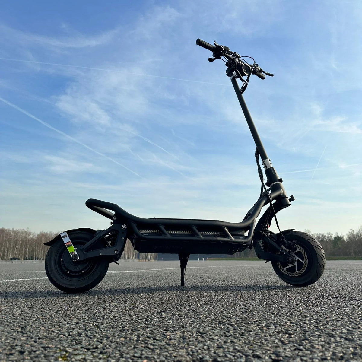 NAMI BURN-E 3 MAX elsparkcykel sedd från sidan