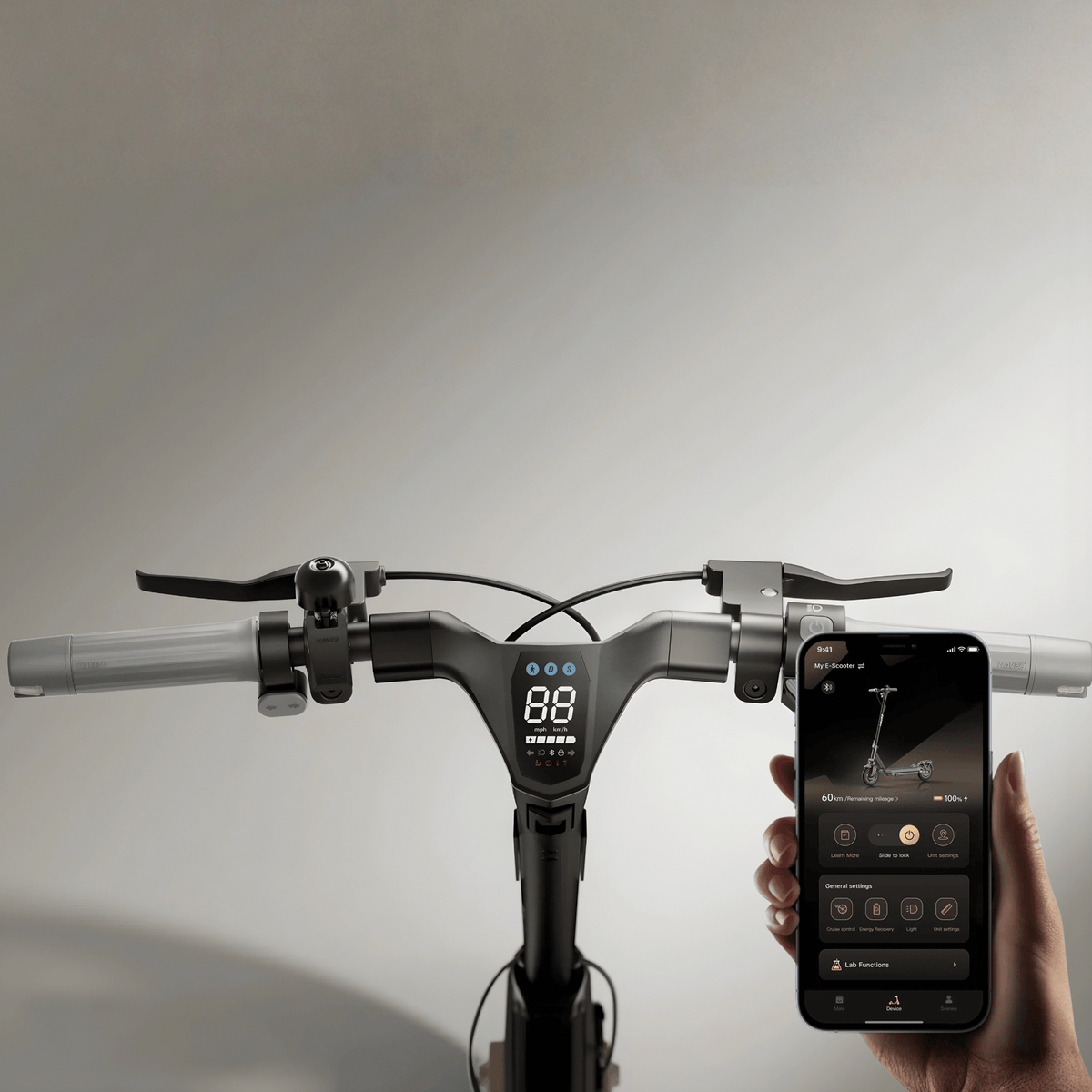 Mobilappen som styr NAVEE ST3 elsparkcykel mot vit bakgrund