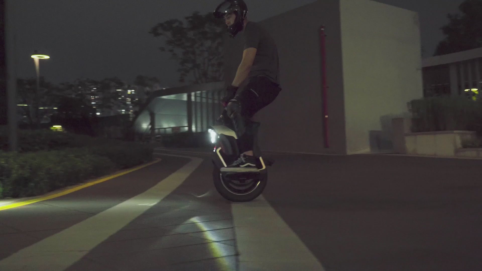 InMotion V12S Elektrisk enhjuling Reklamvideo - Wheelyshop.se