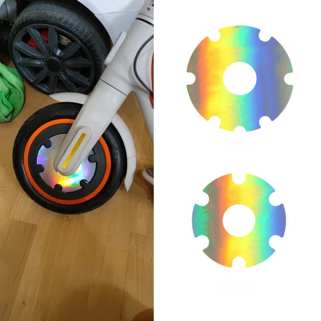 Reflekterande säkerhetsdekal för hjulkåpa i holografiskt utförande på elsparkcykeln i närbild