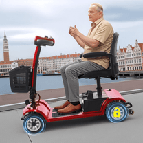 Äldre man sitter på SEEDREAM S-02 permobil i stadsmiljö