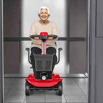 Äldre kvinna sitter på SEEDREAM X-02 permobil inomhus