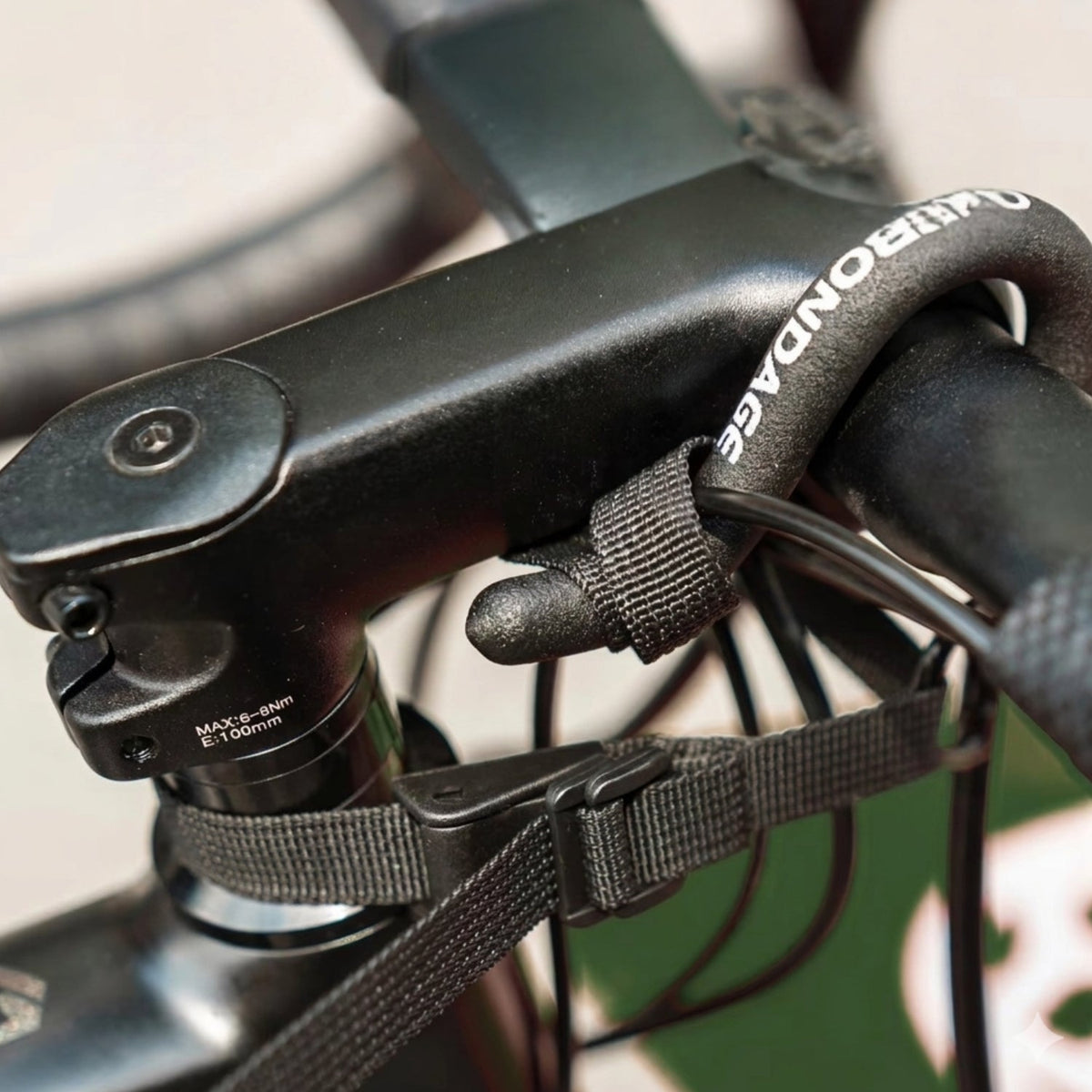 Fäste till smart främre pakethållare för cykel