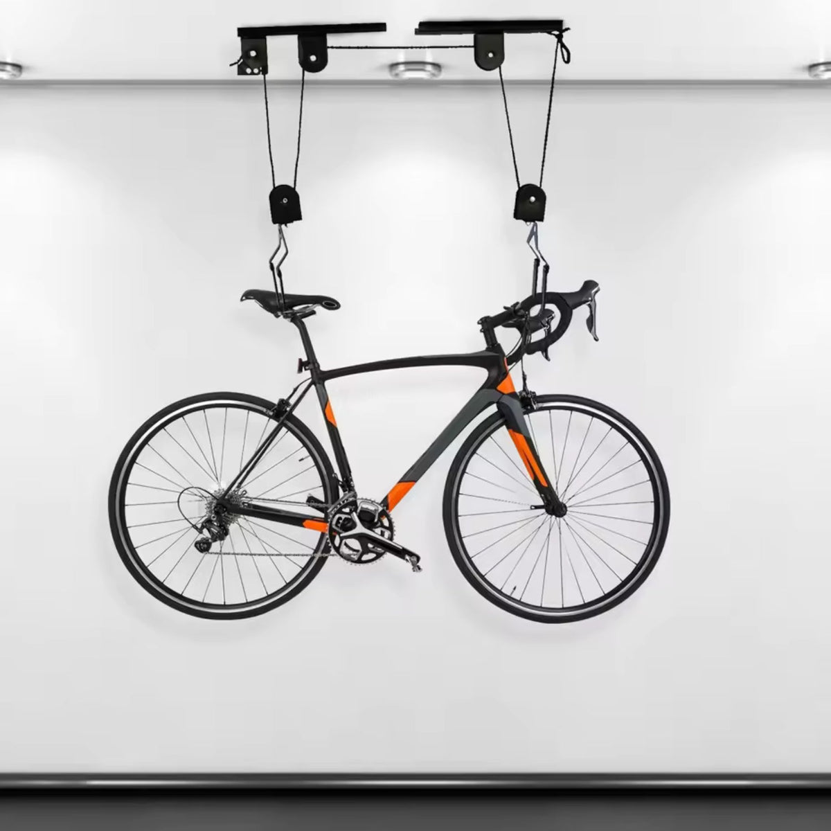 Smart takfäste för cykel med en cykel i taket, sedd framifrån