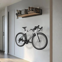 Smart väggfäste för cykel med en cykel på väggen i en hall