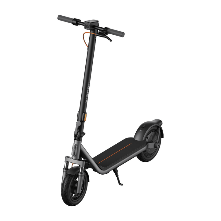 Xiaomi 6 Lite elsparkcykel snett framifrån